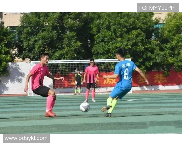 江苏足球明星李红军的辉煌职业生涯与成就回顾