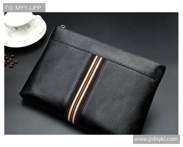 足球明星时尚风采大揭秘手拿包视频展现独特魅力与个性 足球明星时尚风采大揭秘手拿包视频展现独特魅力与个性