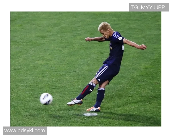 扎个小辫足球明星的魅力与风采揭秘如何在绿茵场上展现个性与实力 扎个小辫足球明星的魅力与风采揭秘如何在绿茵场上展现个性与实力