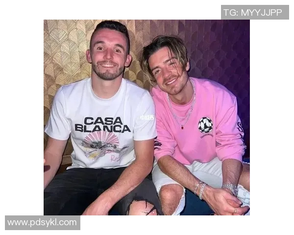 日本足球明星时尚穿搭解析展现个性与运动魅力